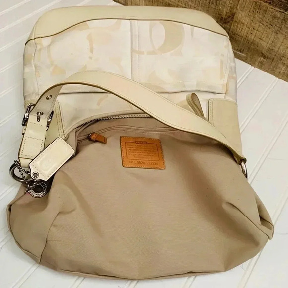 Coach Hamptons Hobo Signature Purse - Picture 5 of 6